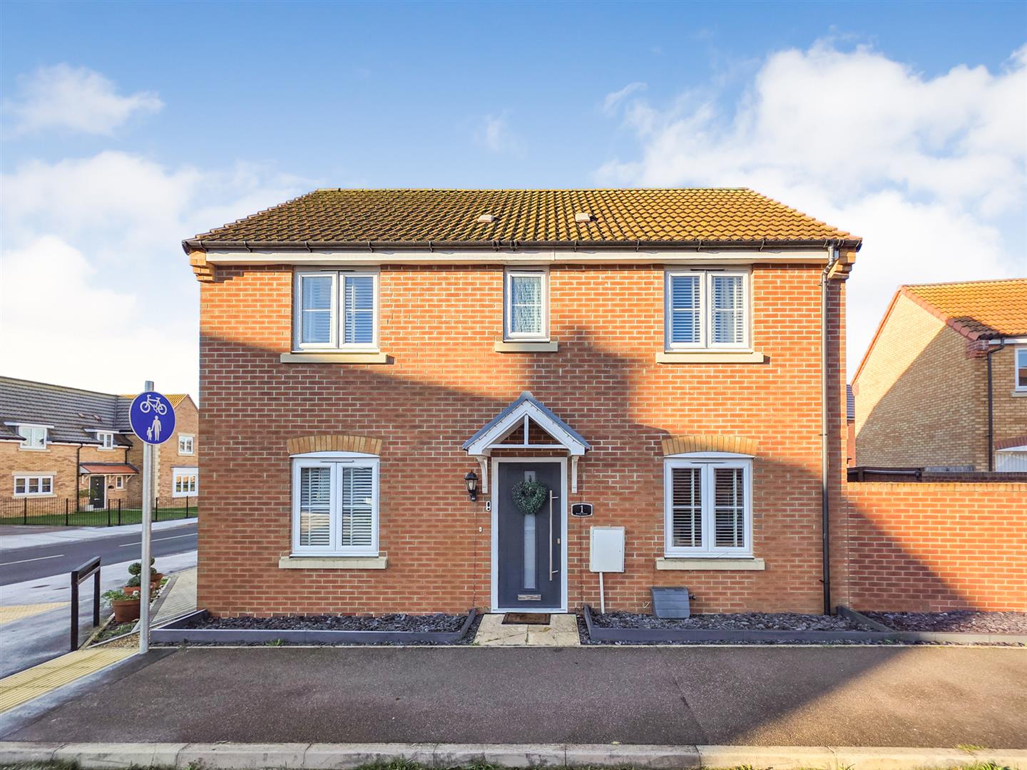 3 bedroom Detached house Under Offer