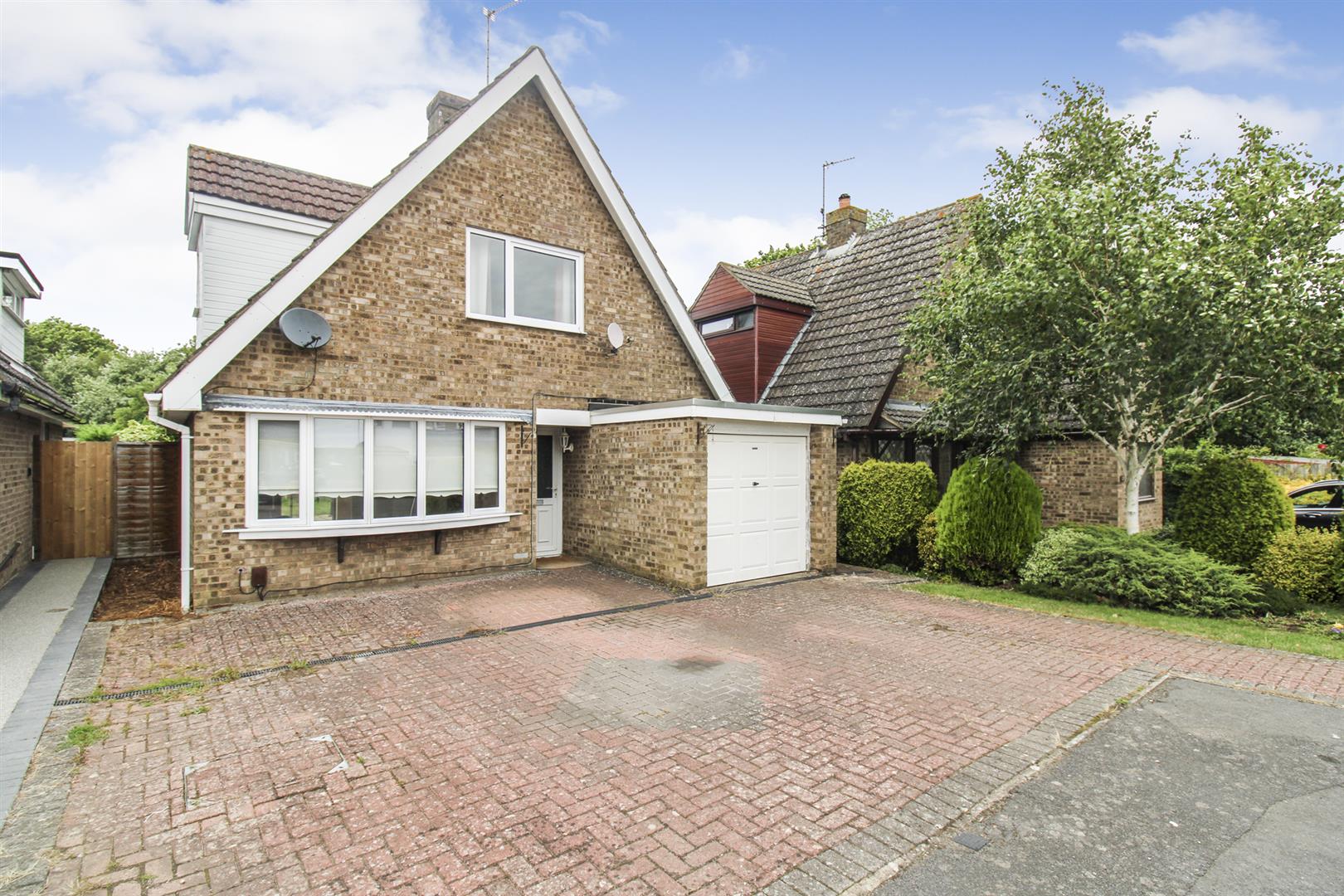 3 bedroom Detached house For Sale