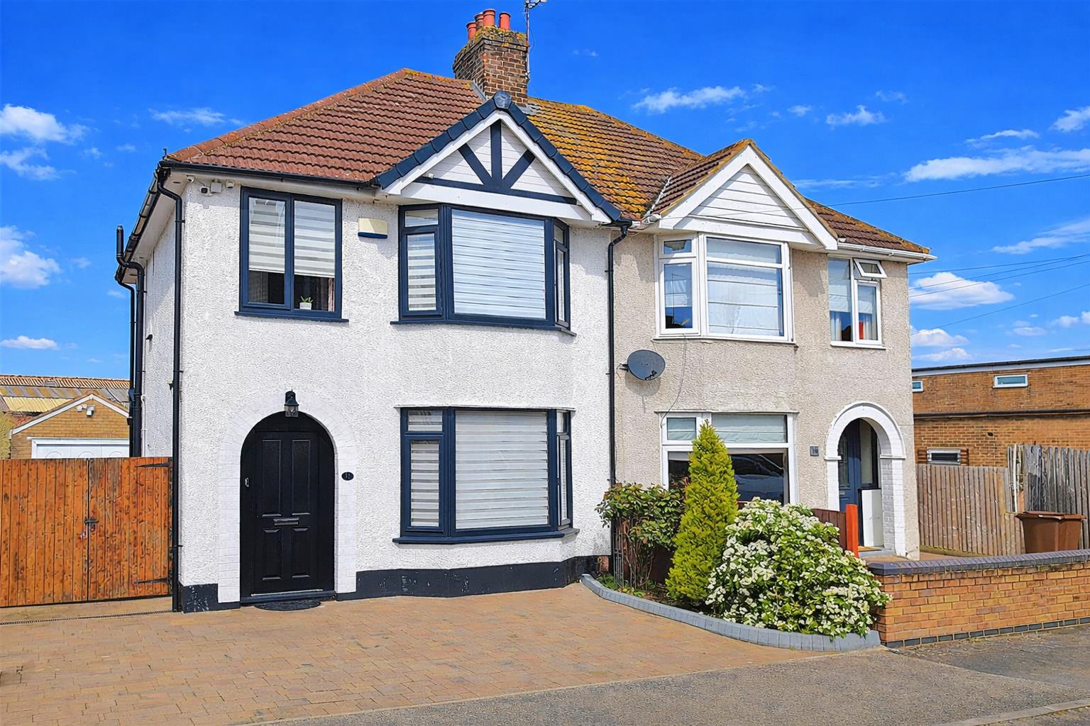 3 bedroom Semi-detached house For Sale