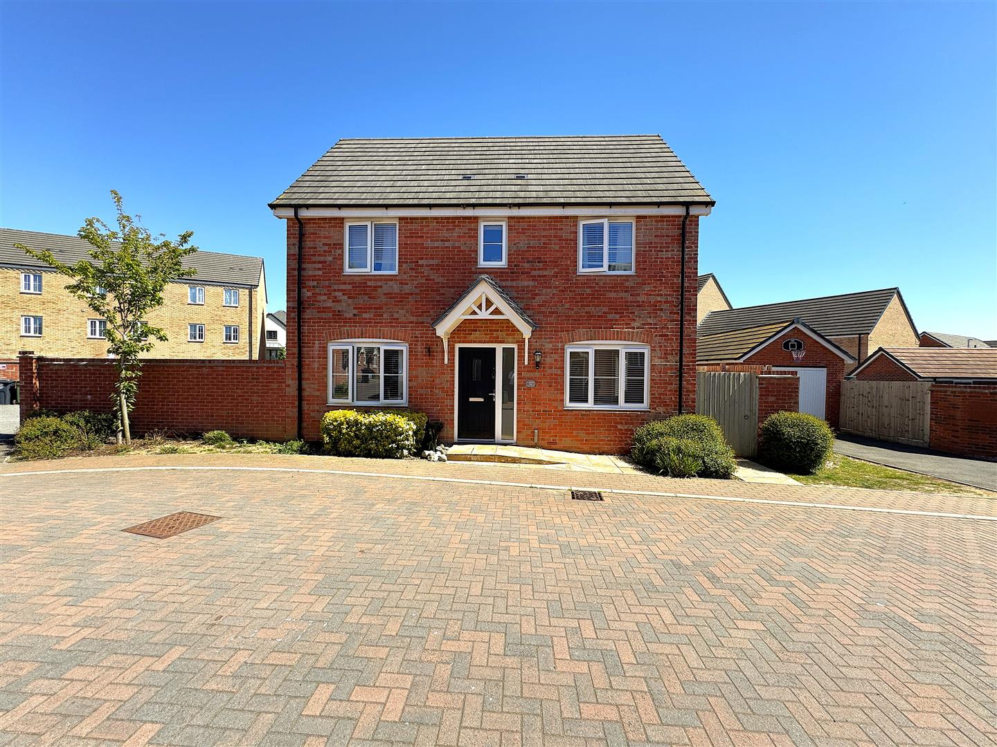 3 bedroom Detached house For Sale