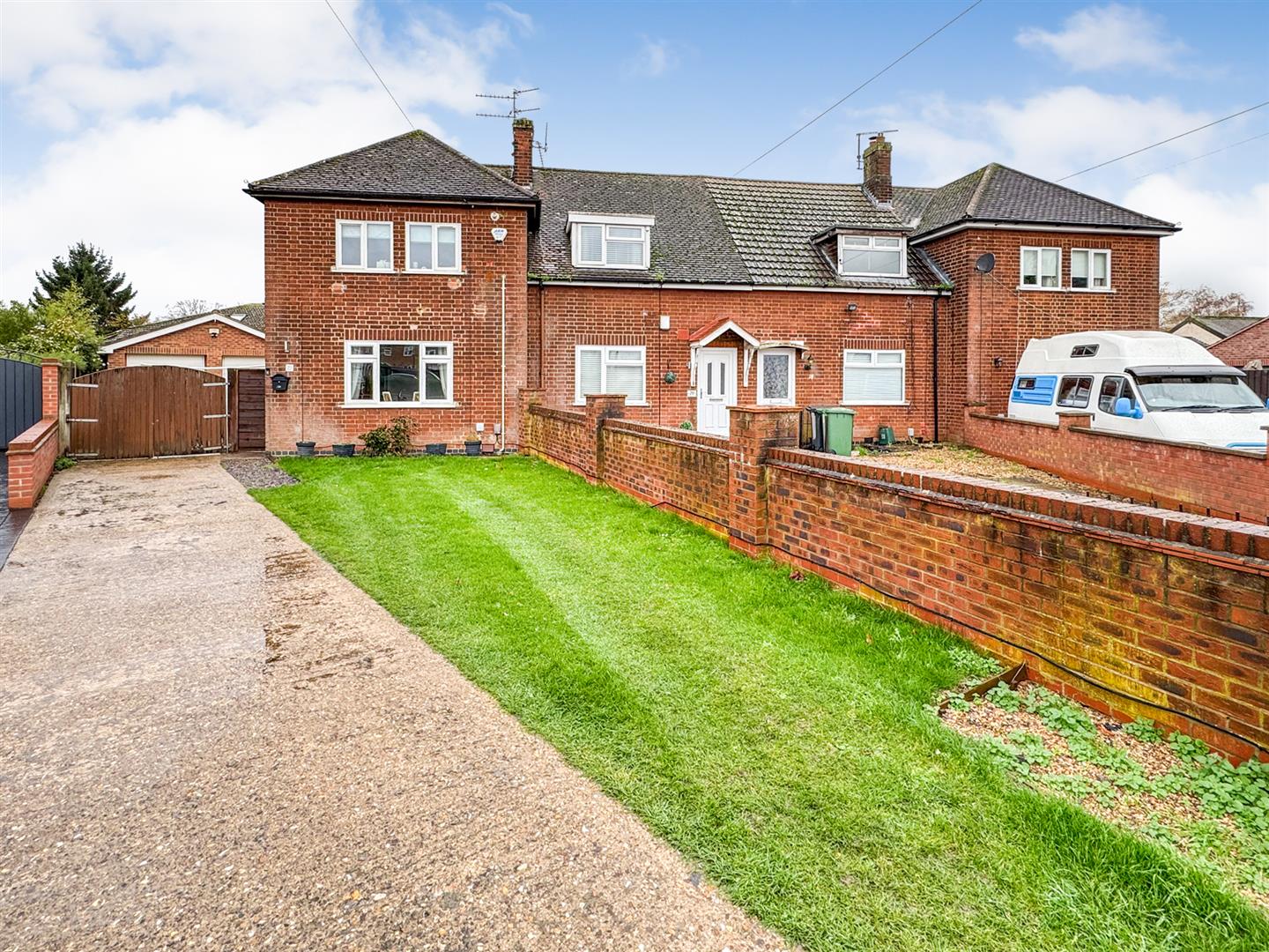 3 bedroom End of terrace house Under Offer