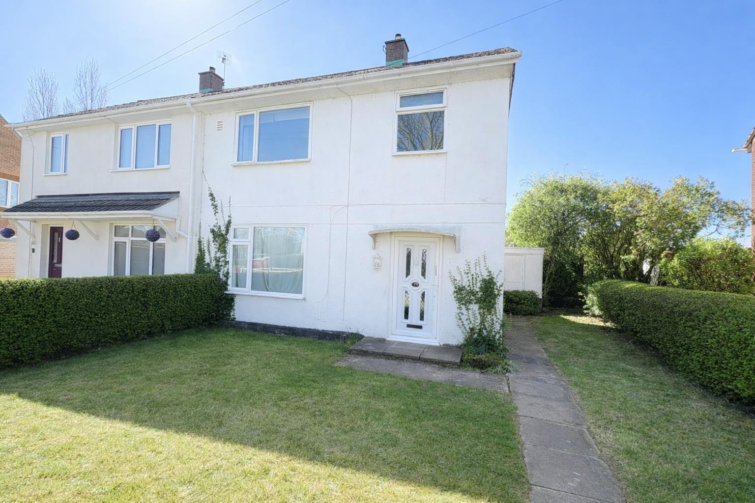 3 bedroom Semi-detached house Let