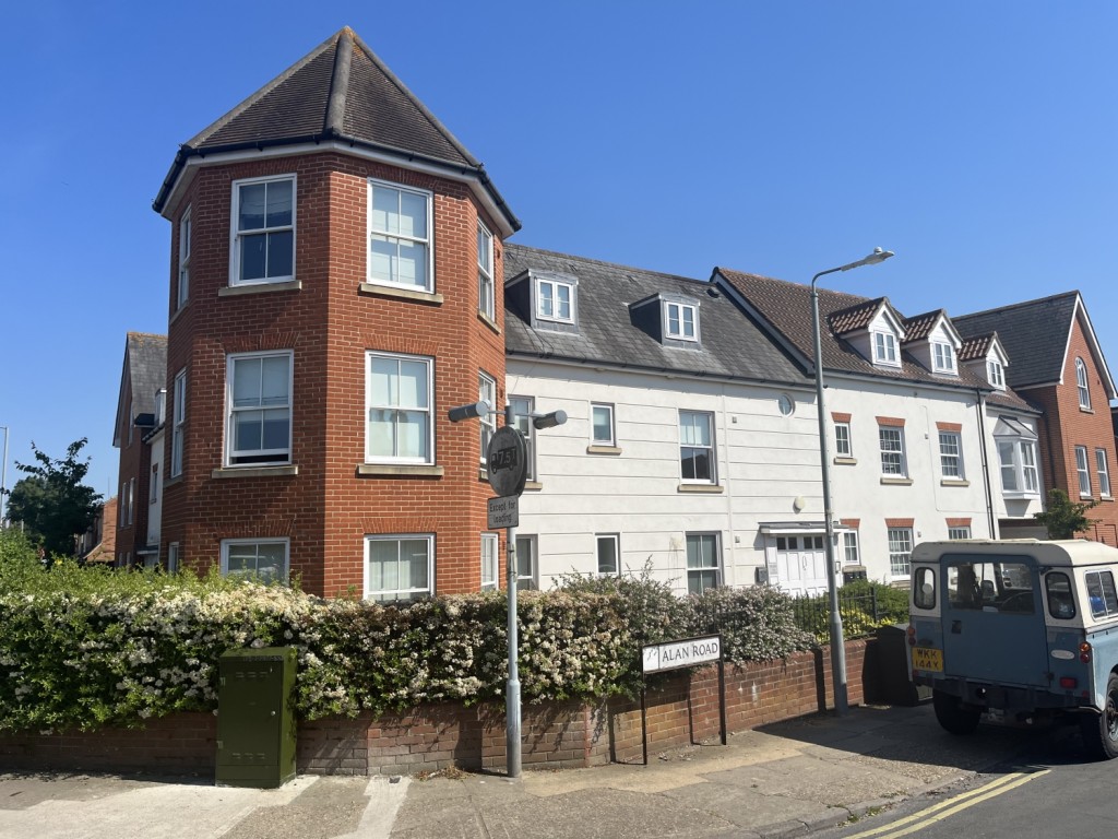 2 bedroom Apartment To Let