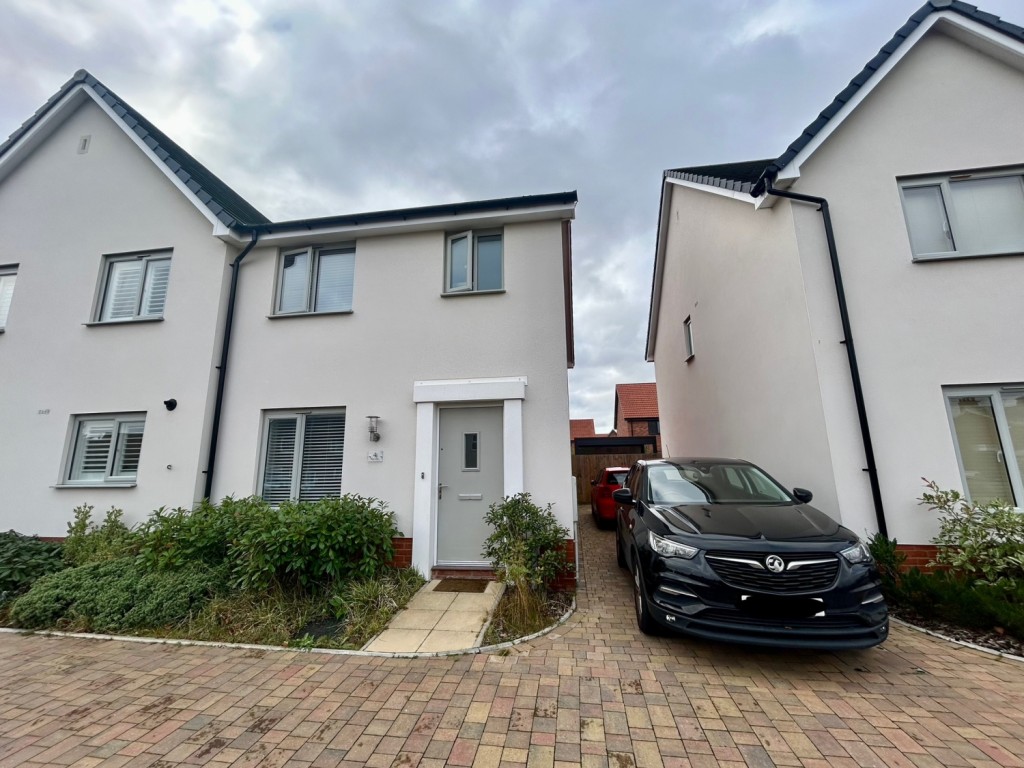 3 bedroom Semi-detached house Let