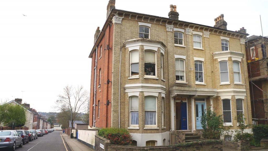 3 bedroom Apartment Let