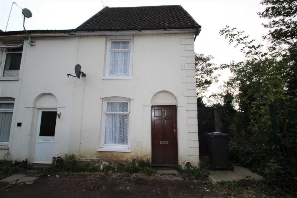 3 bedroom Terraced House To Let
