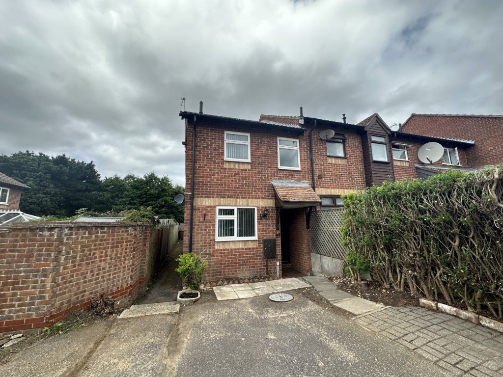 2 bedroom End of terrace house Let