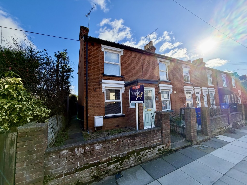 3 bedroom End of terrace house Under Offer