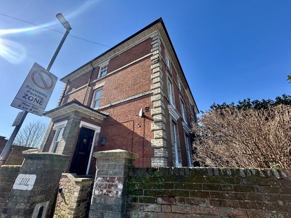 4 bedroom Town house Let