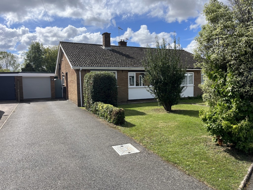 2 bedroom Detached bungalow To Let