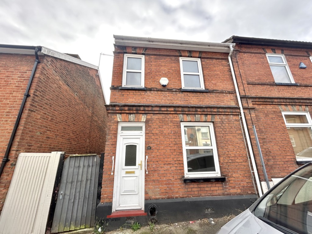 3 bedroom End of terrace house Let