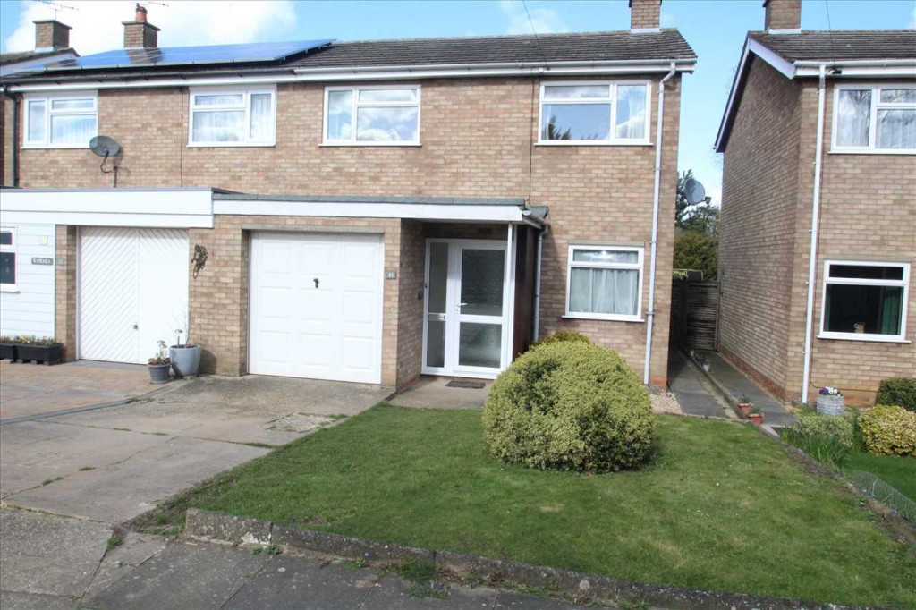 3 bedroom Semi-detached house Let