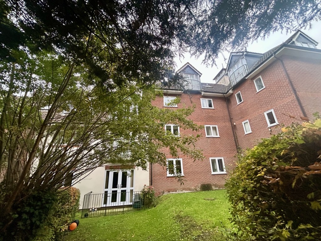 2 bedroom Apartment Let