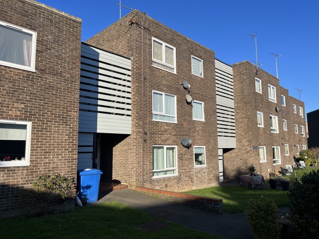 2 bedroom Apartment Let