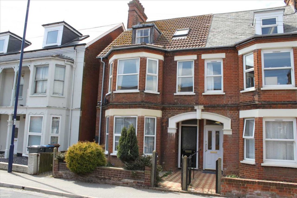 3 bedroom Apartment Let