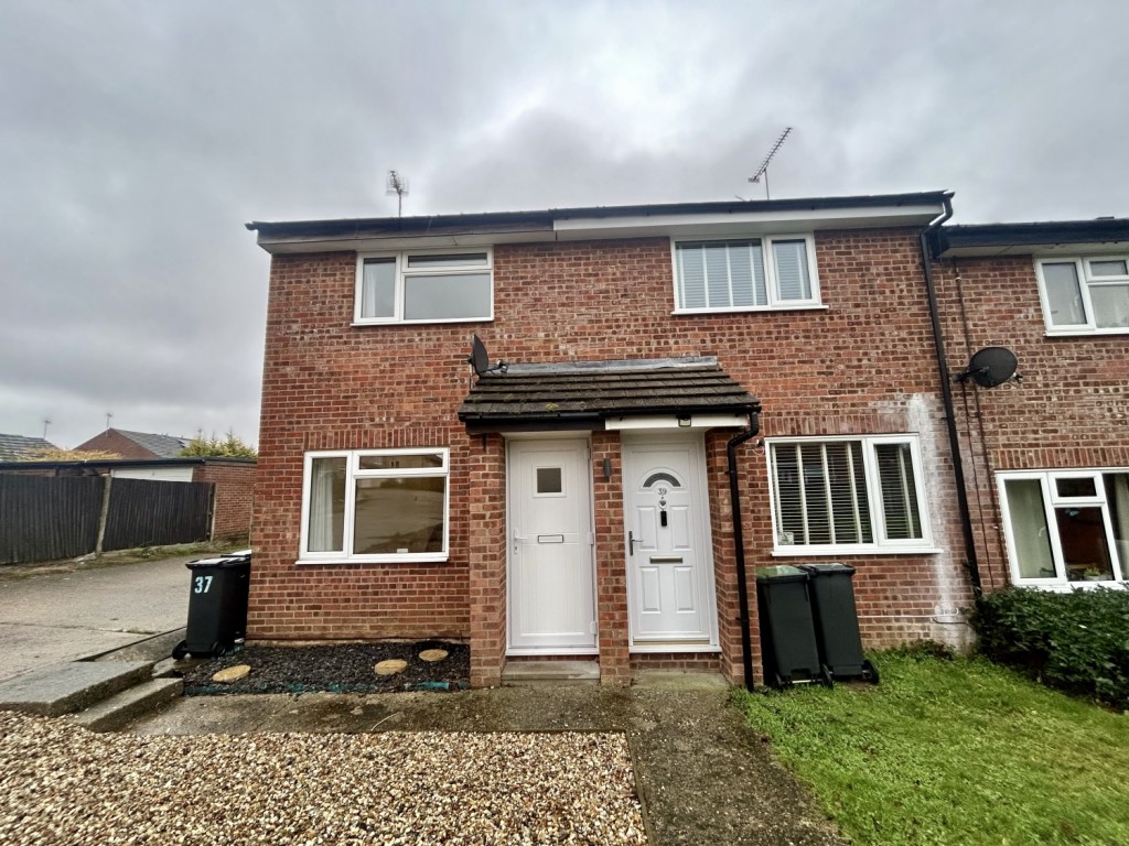 2 bedroom Semi-detached house Let