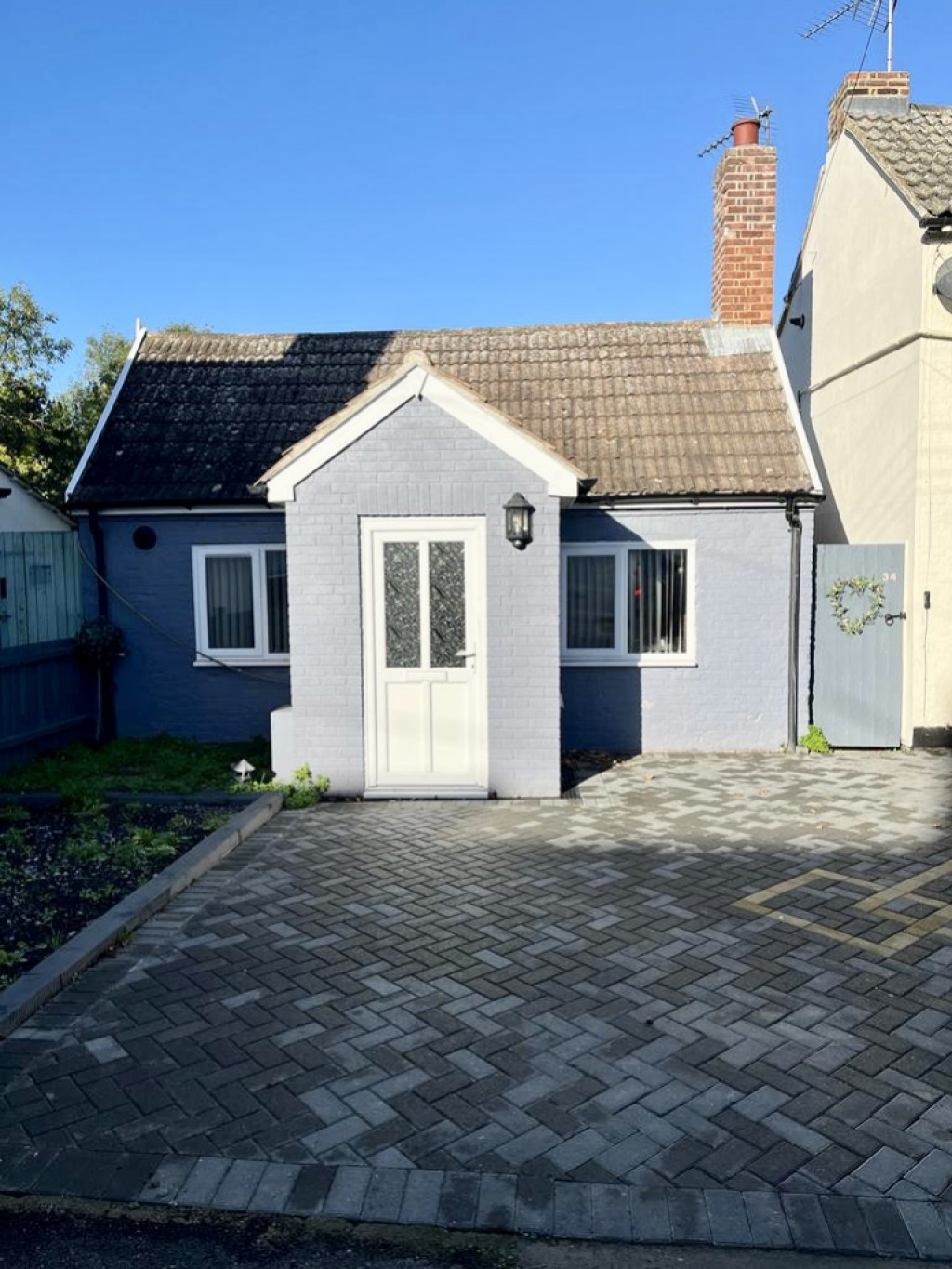 2 bedroom Detached bungalow Let