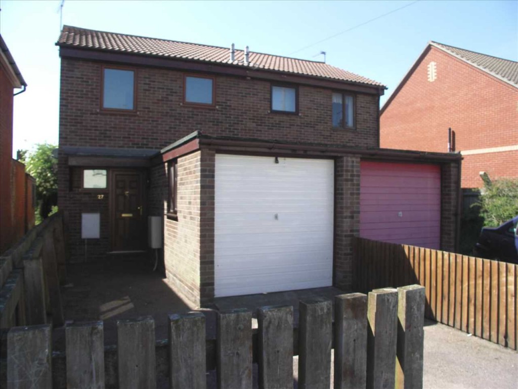 2 bedroom Semi-detached house Let