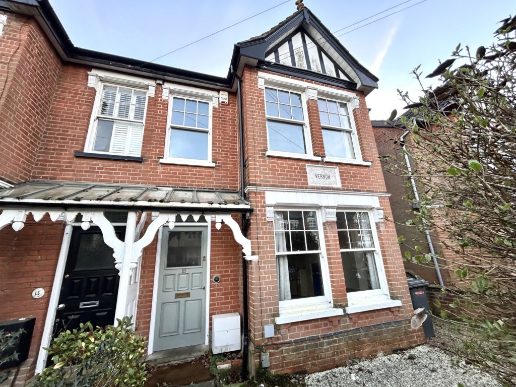 4 bedroom Semi-detached house Let