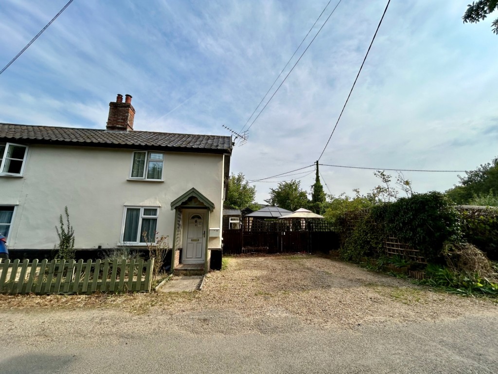 3 bedroom Semi-detached house To Let