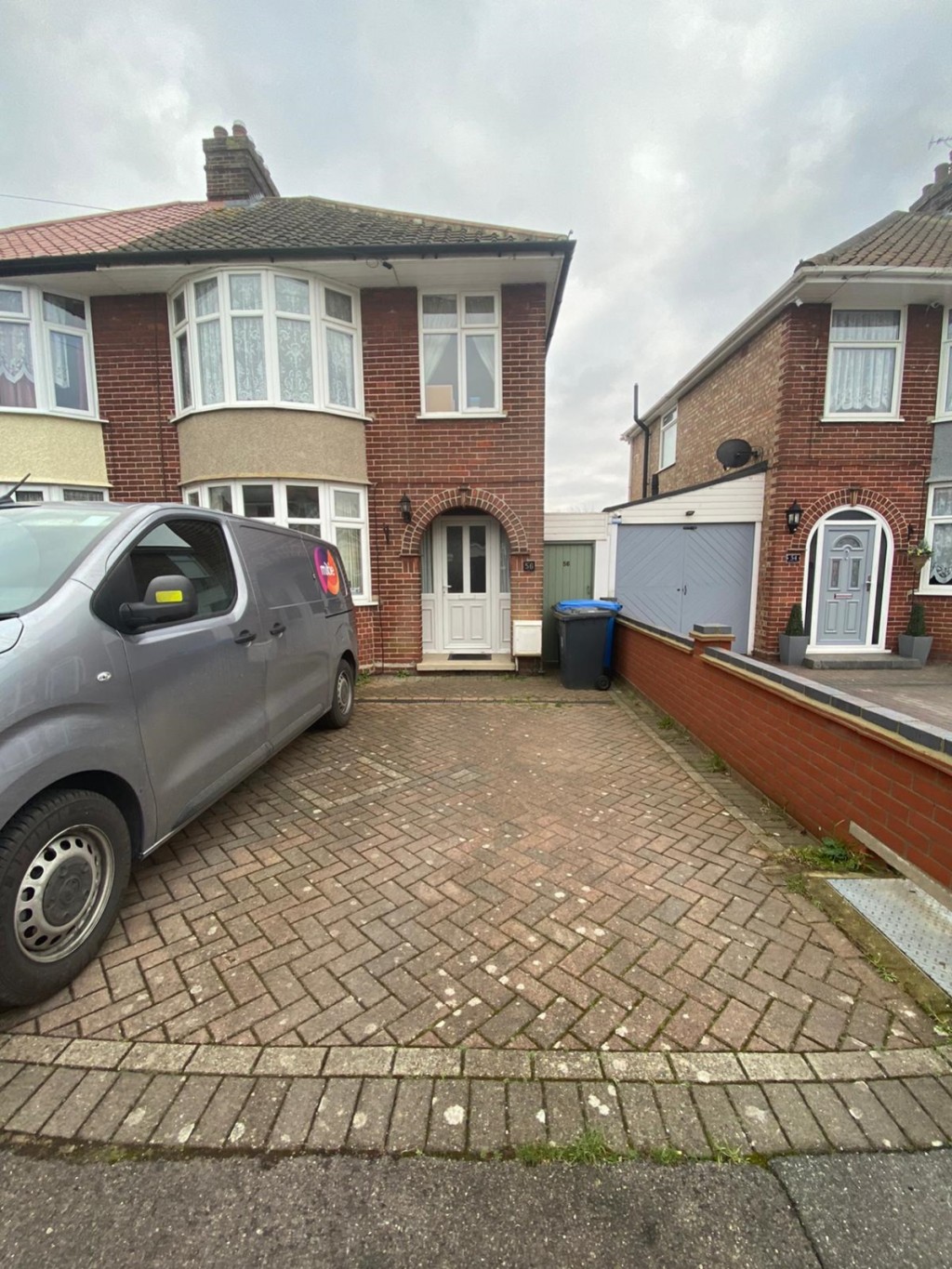 3 bedroom Semi-detached house Let