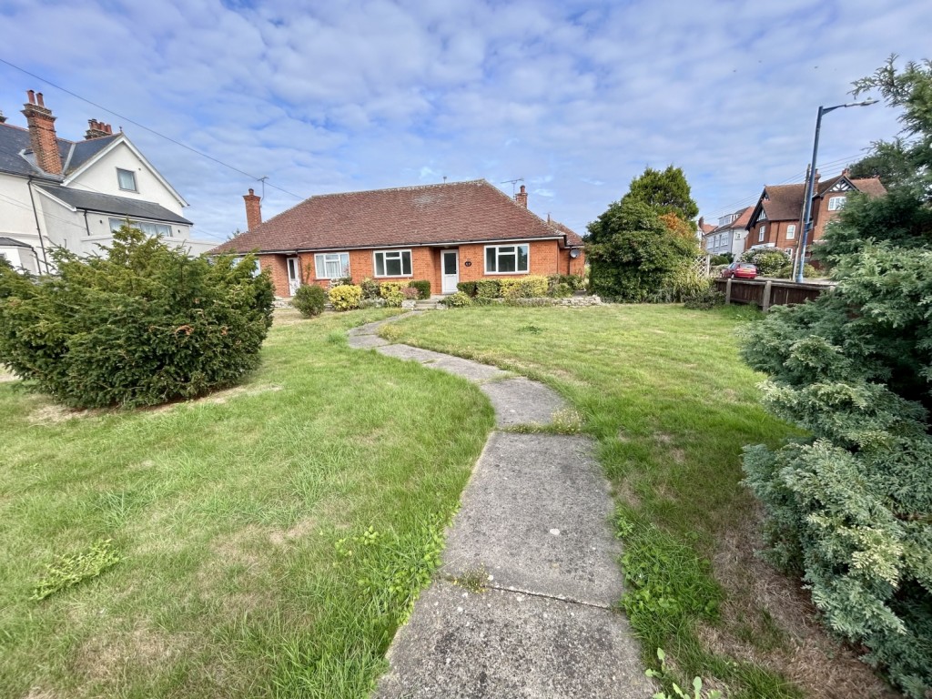 2 bedroom Detached bungalow Let