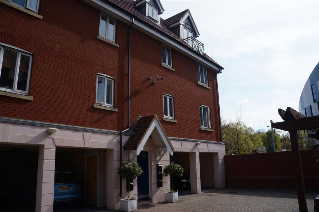 2 bedroom Apartment Let