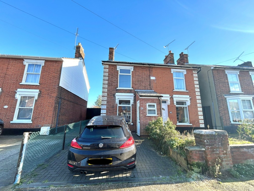 3 bedroom Semi-detached house Let