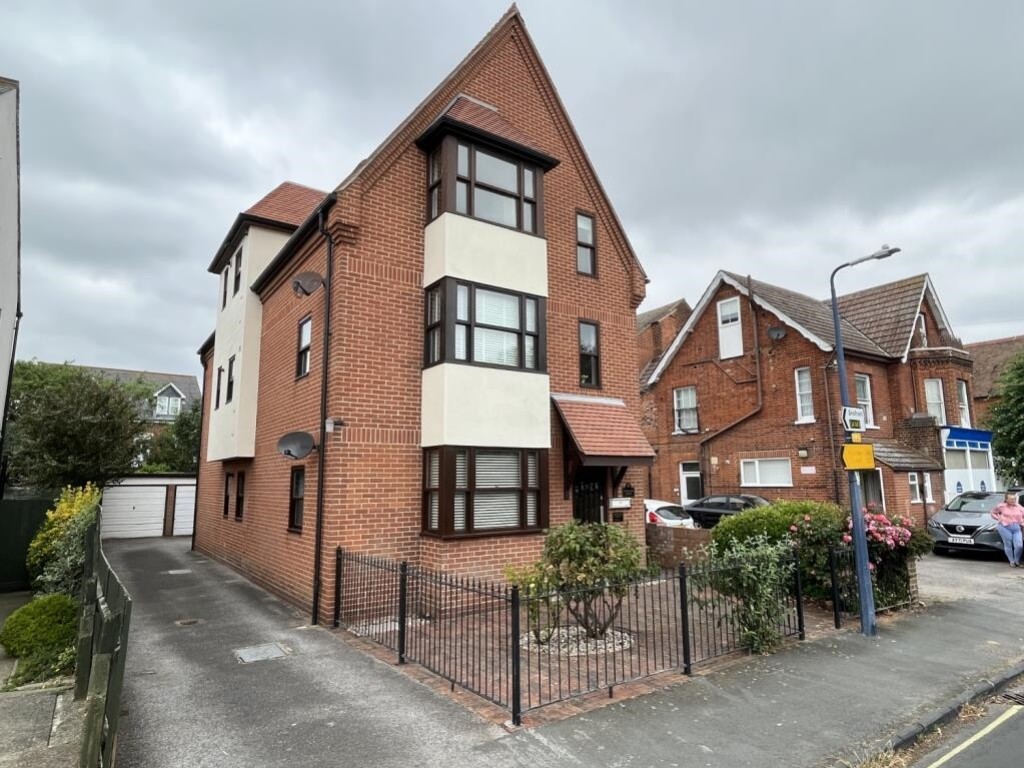 2 bedroom Flat Let