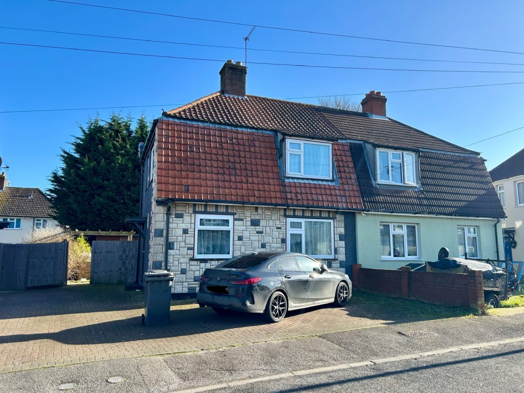 3 bedroom Semi-detached house Let