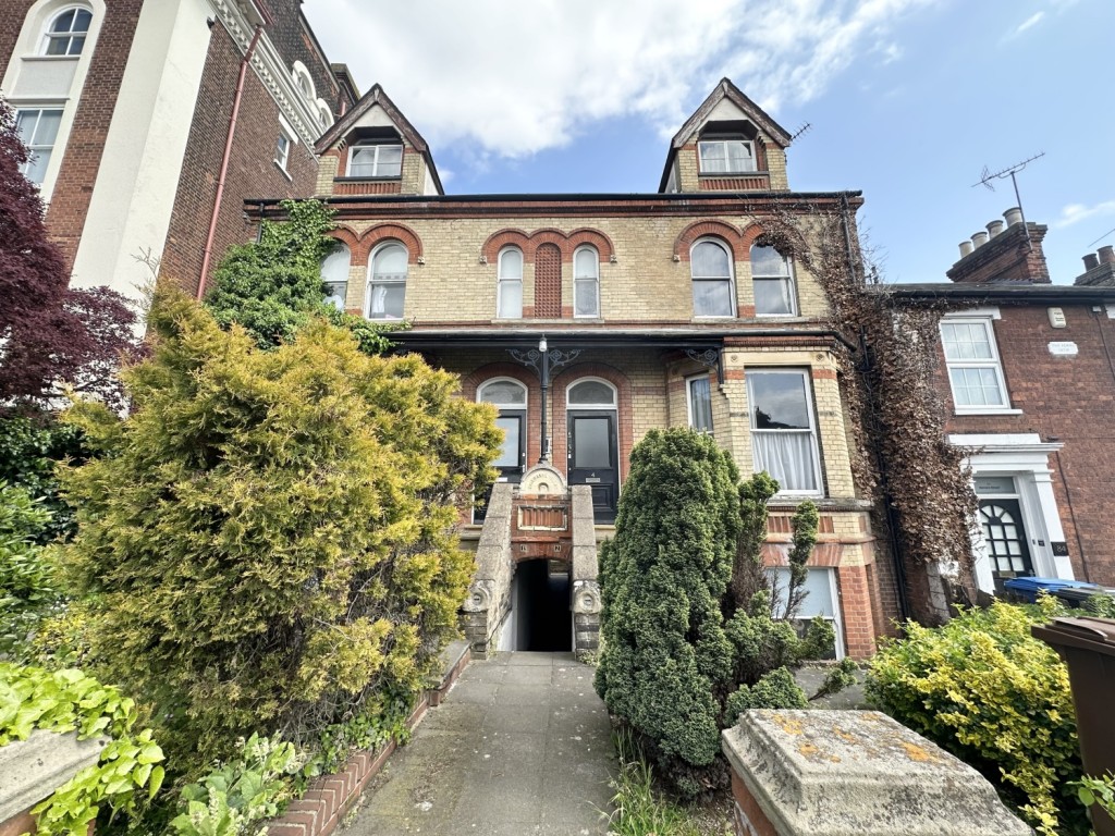 1 bedroom Apartment Let