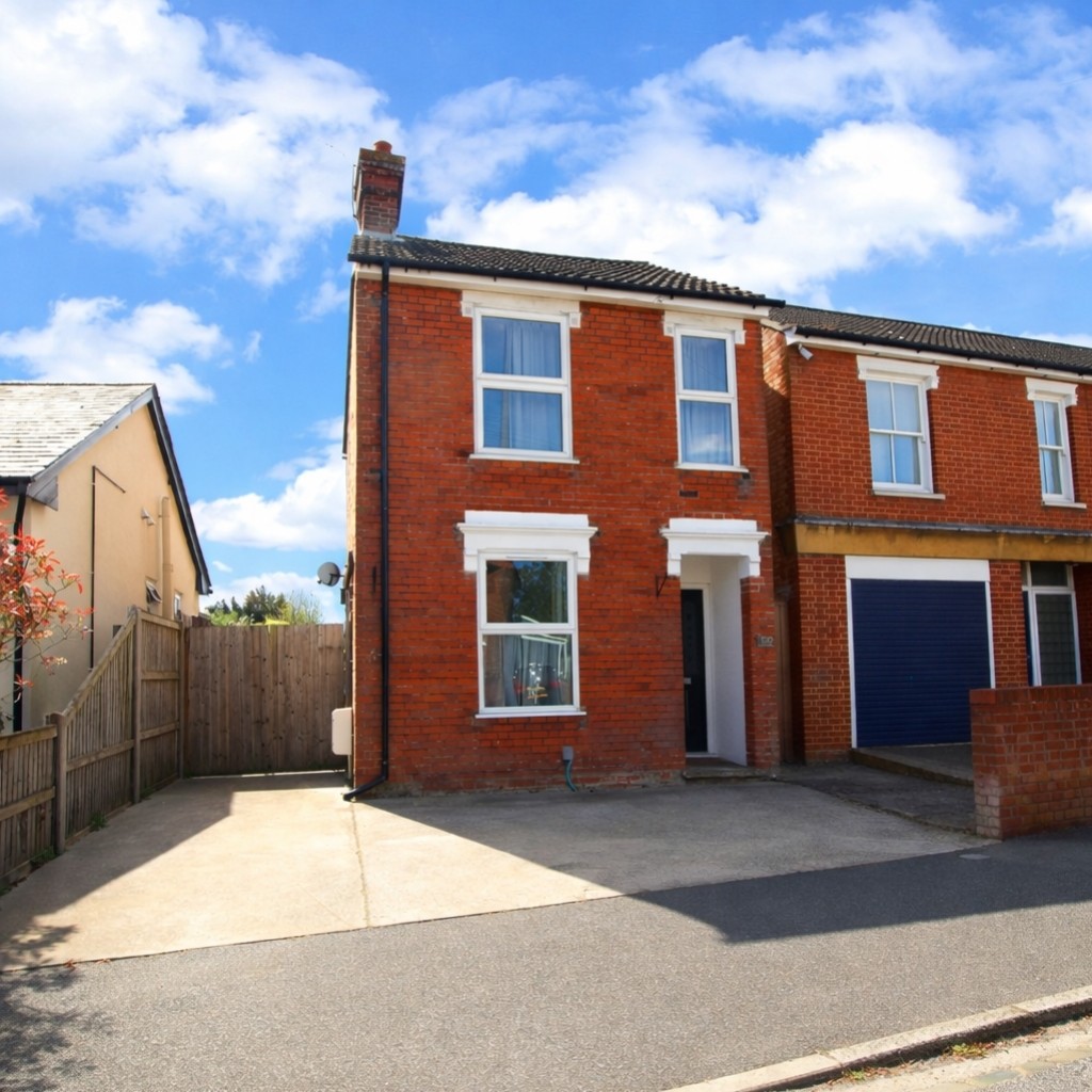 3 bedroom Detached house For Sale