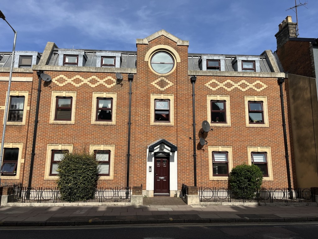 1 bedroom Apartment Let