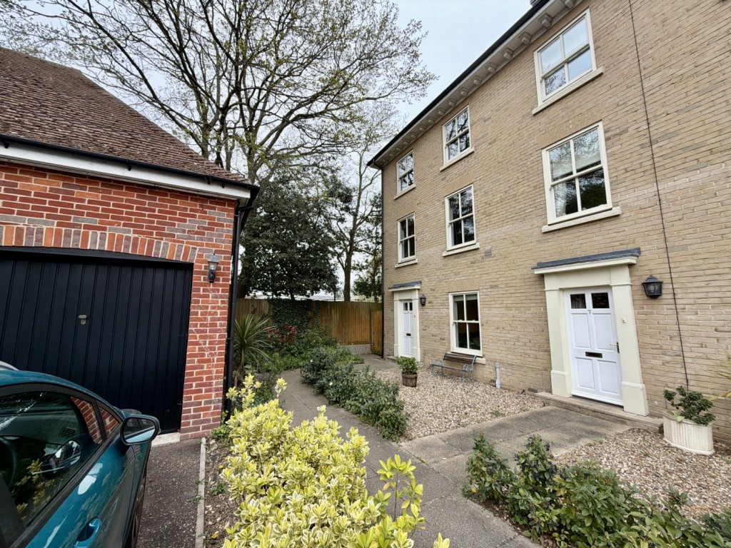 4 bedroom Town house For Sale