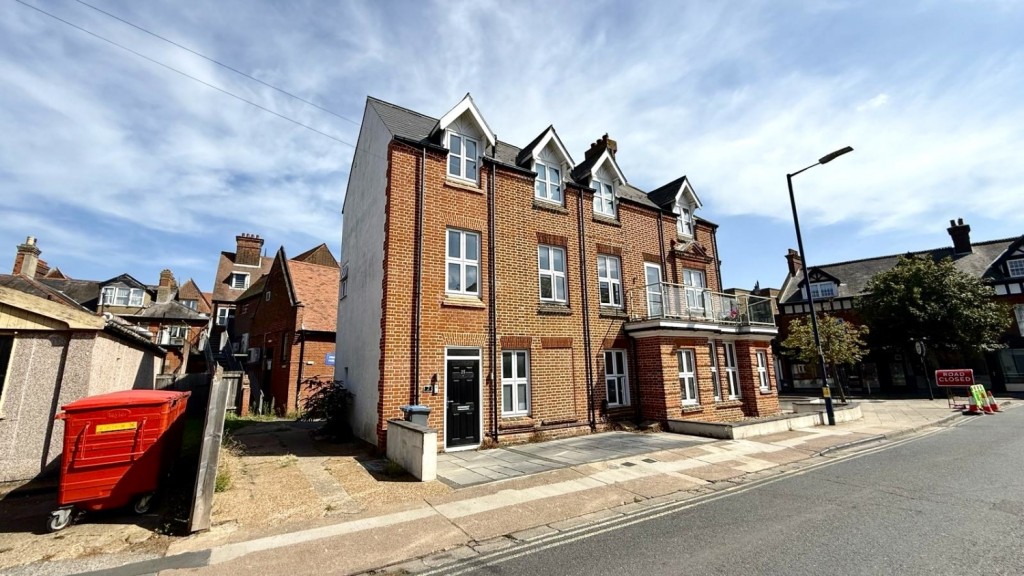 2 bedroom Flat Let