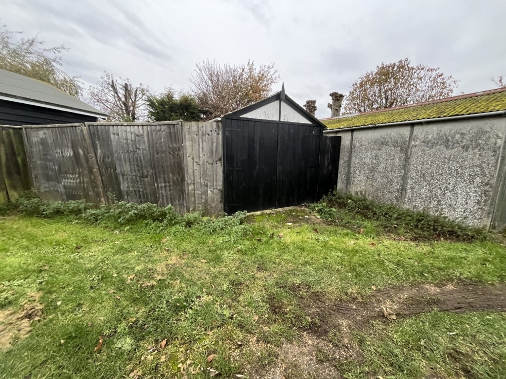  Garages Let