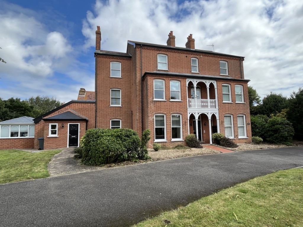 2 bedroom Flat Let