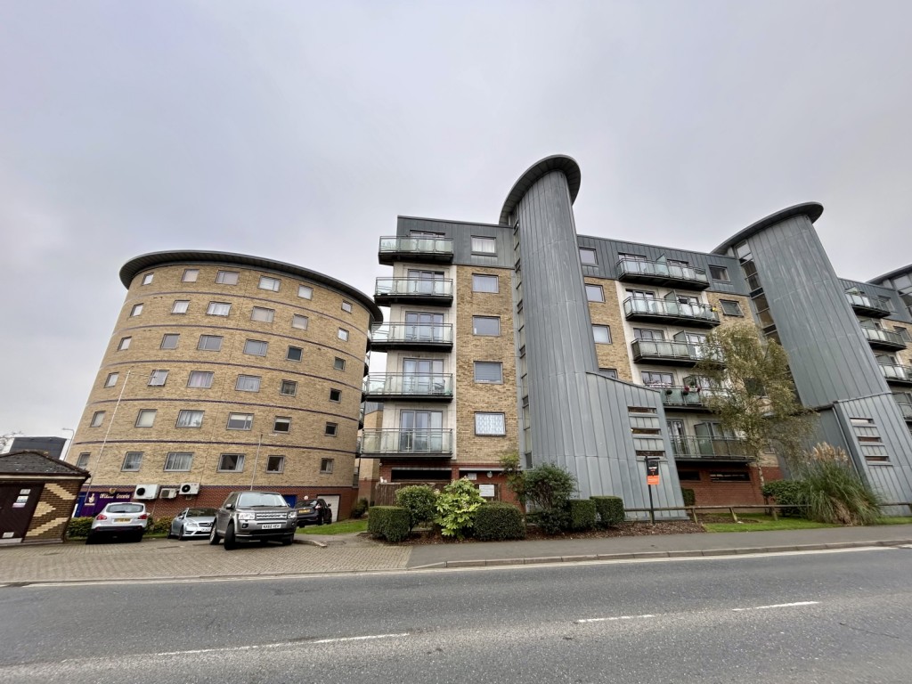 1 bedroom Apartment Let