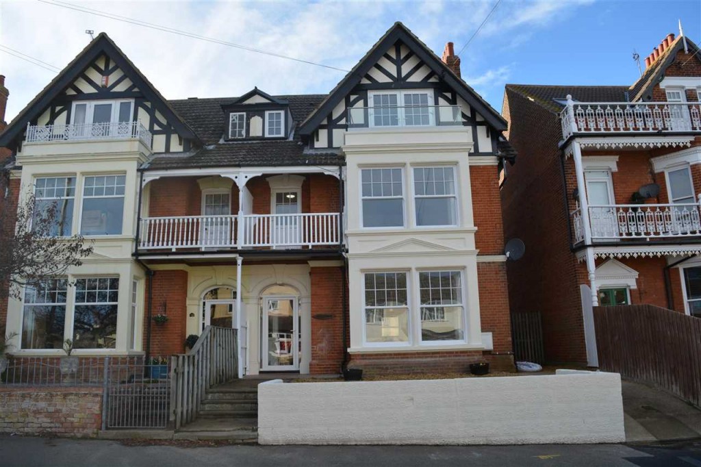 1 bedroom Apartment Let
