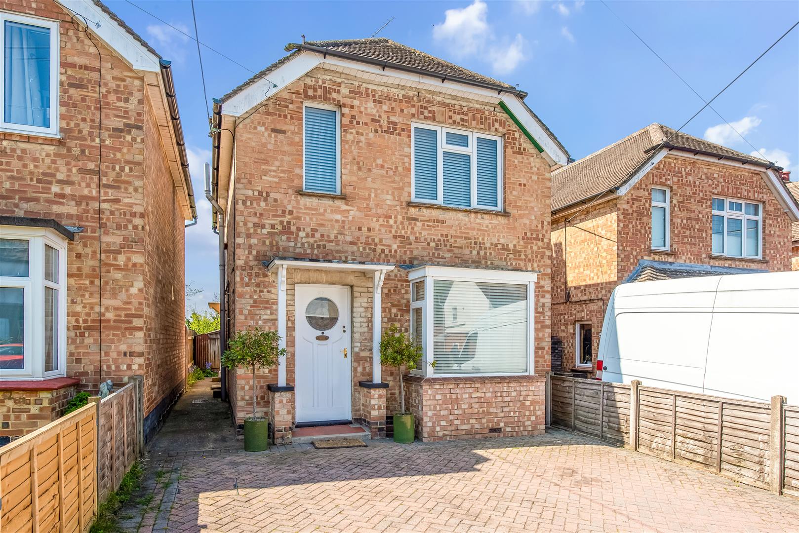 3 bedroom Detached house For Sale