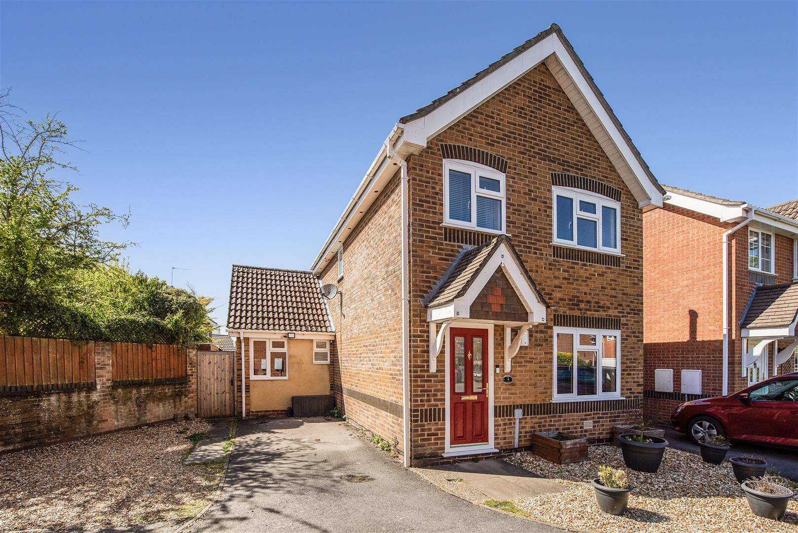 3 bedroom Link detached house Under Offer