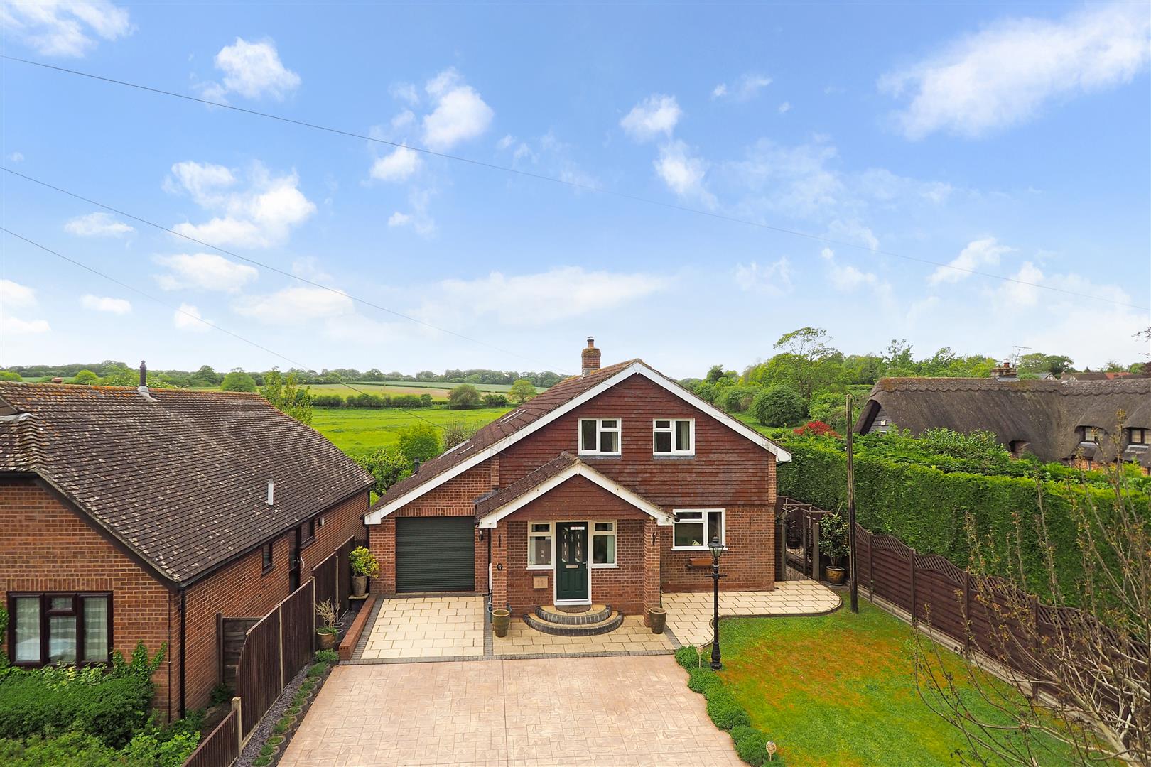 4 bedroom Detached house Under Offer
