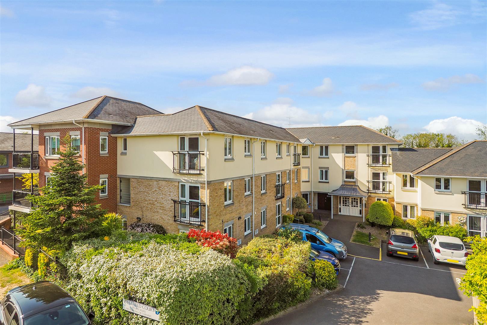 2 bedroom Flat For Sale