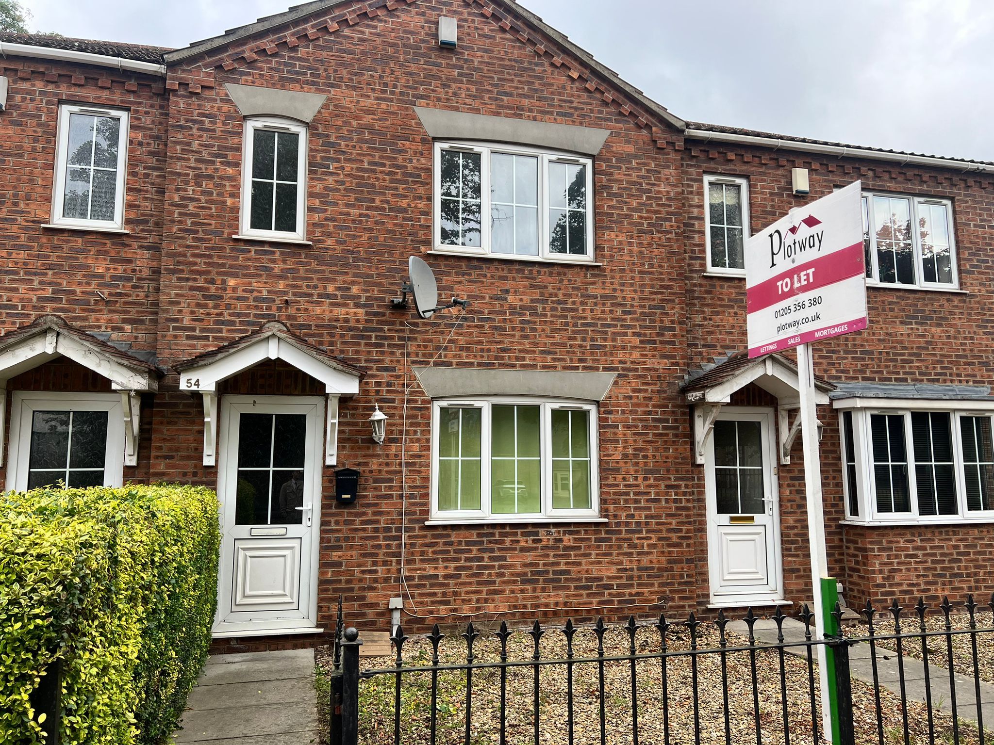 3 bedroom Terraced House To Let