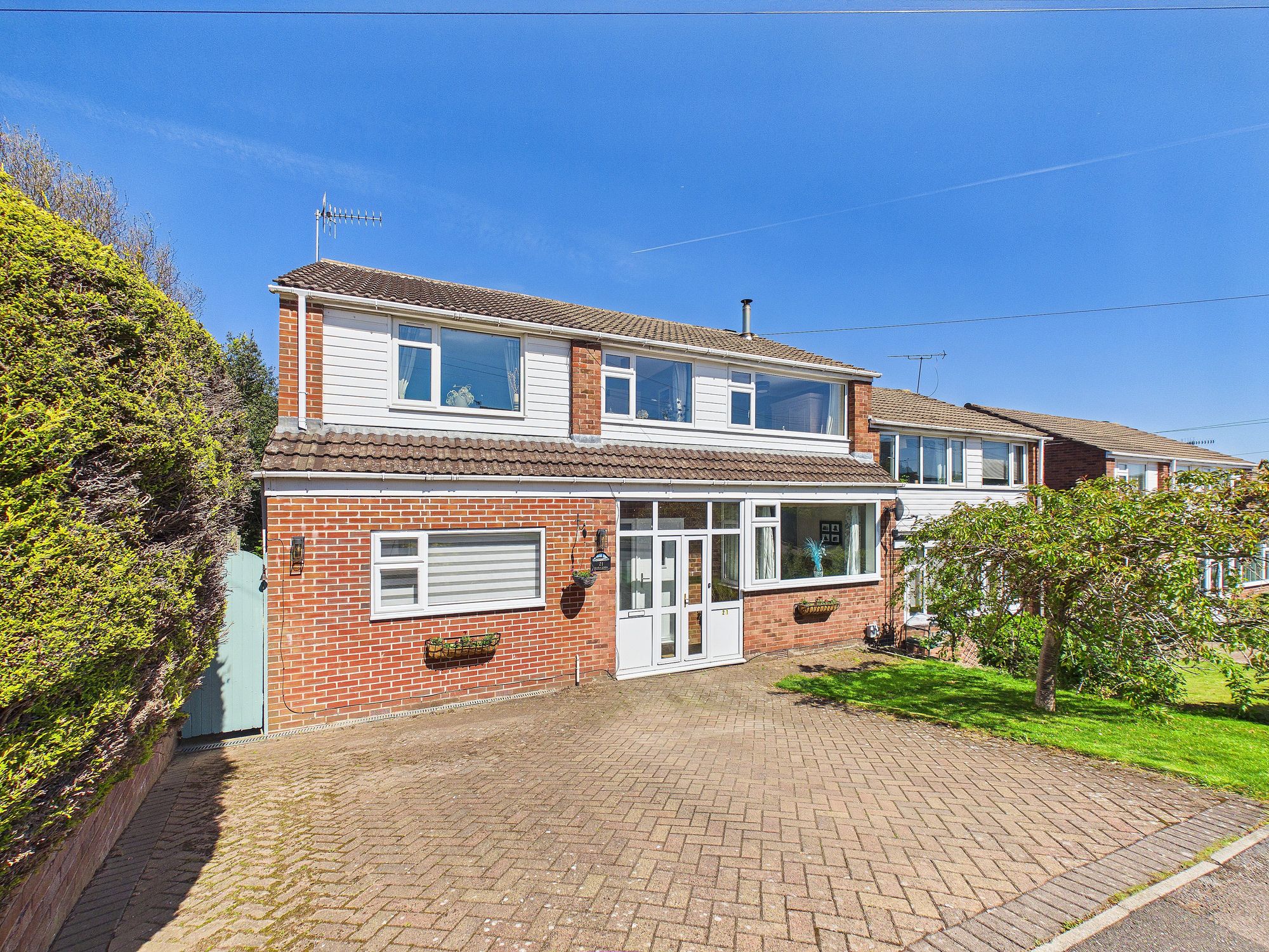4 bedroom Semi-detached house Under Offer