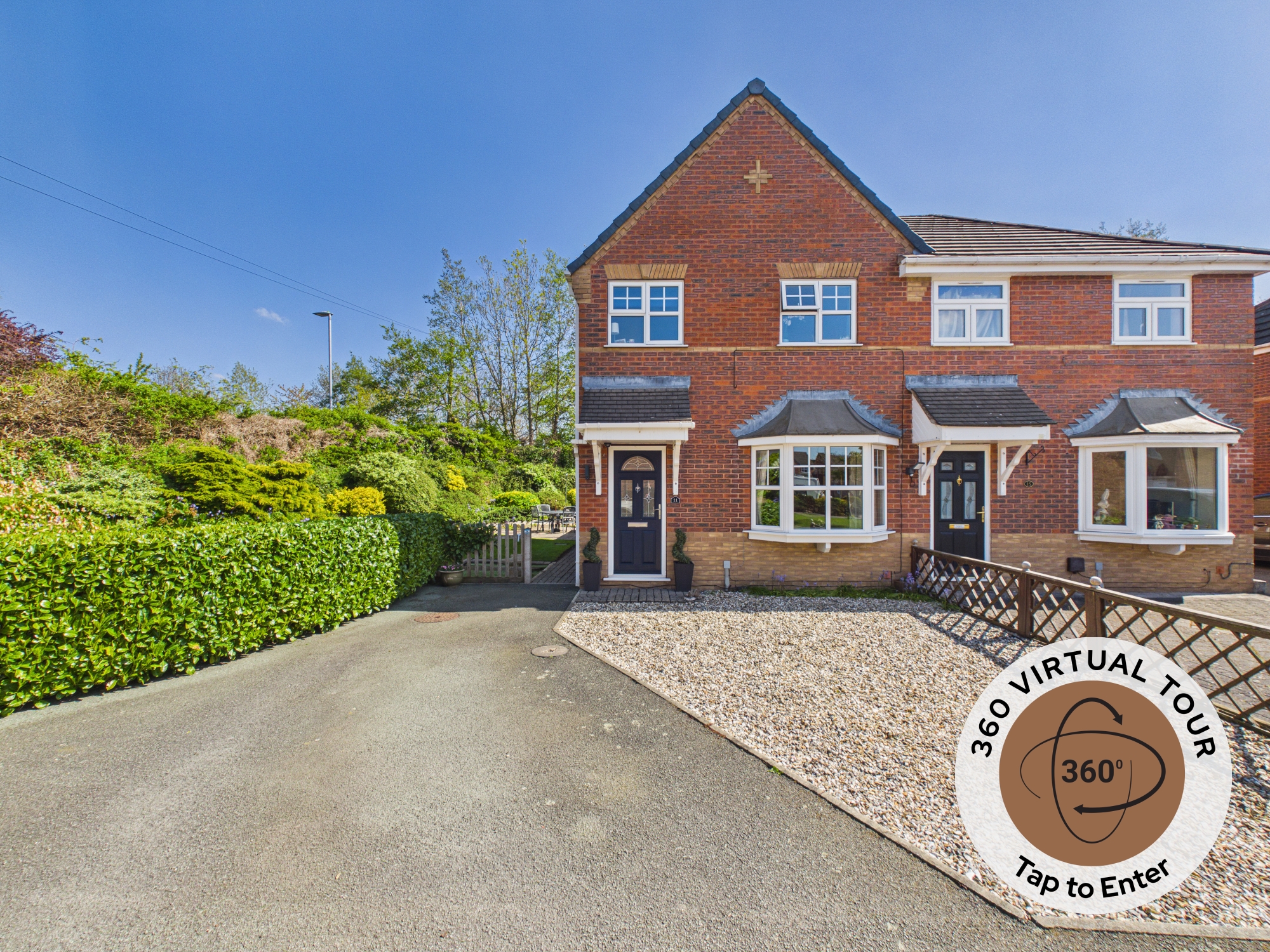 3 bedroom Semi-detached house Under Offer