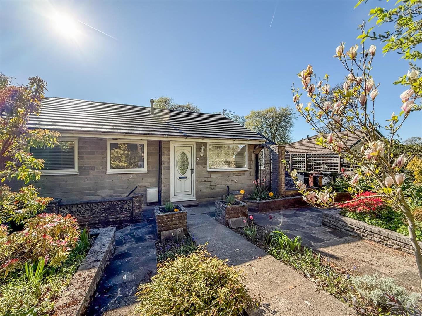 3 bedroom Semi-detached bungalow For Sale