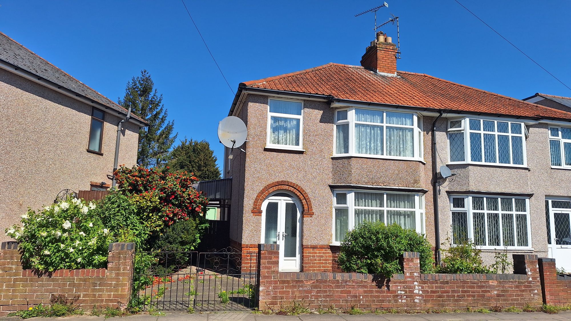 3 bedroom Semi-detached house For Sale