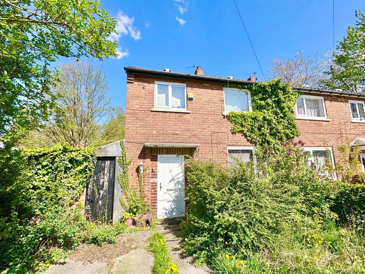 3 bedroom Semi-detached house For Sale