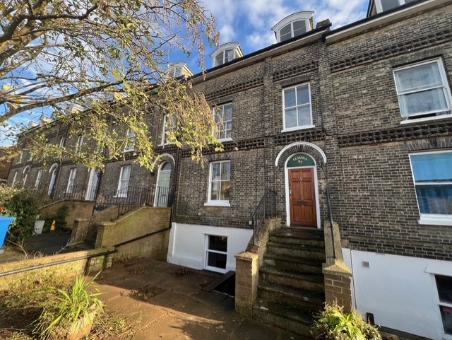 1 bedroom Flat To Let